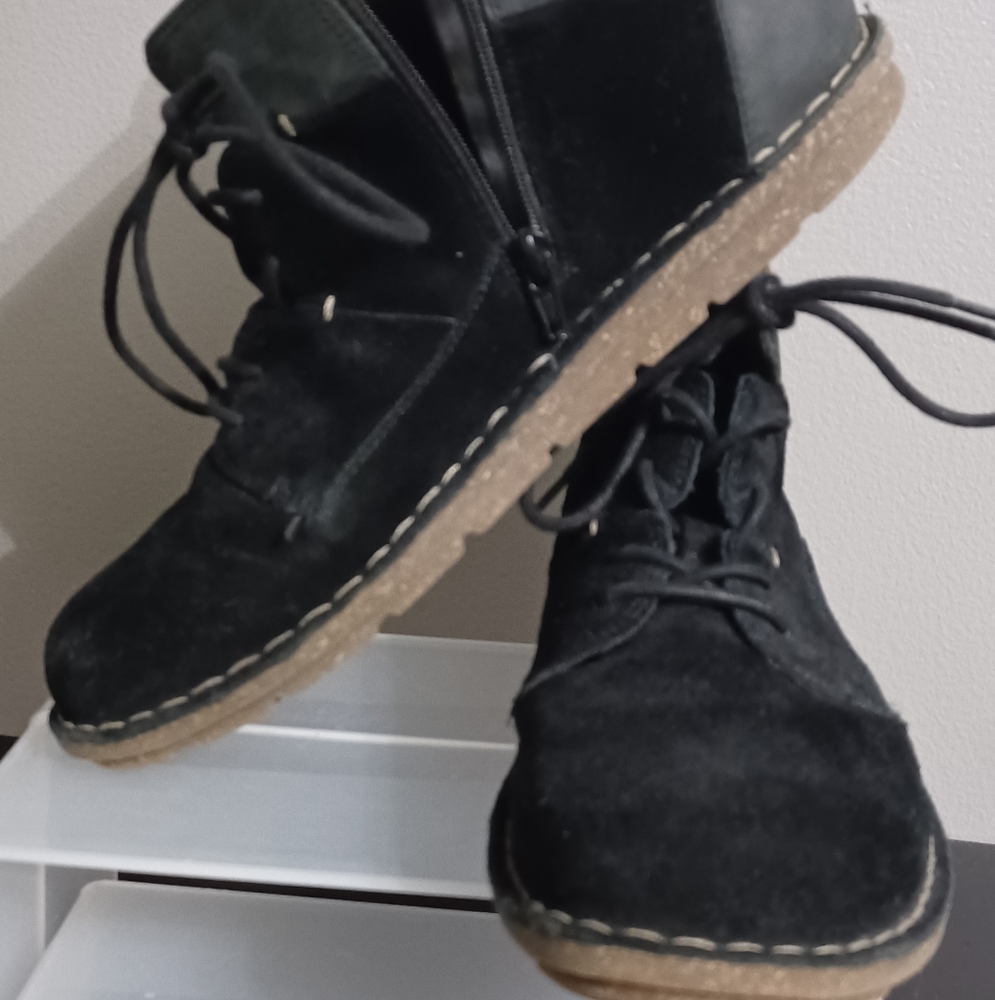 Clark's Womens Black Tamitha ankle black suede leather boots size 9.5